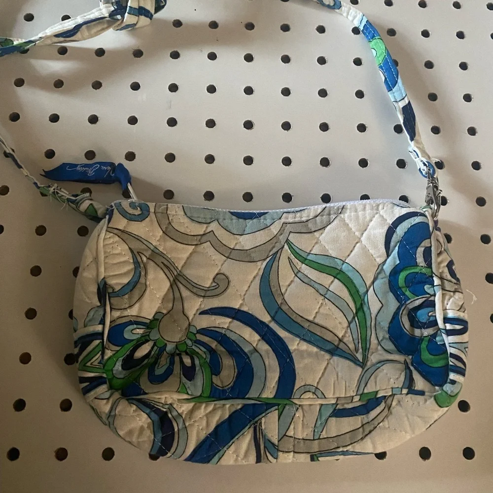 Vera Bradley Crossbody good condition preowned. Both straps have been re-sewn it - Picture 2 of 2